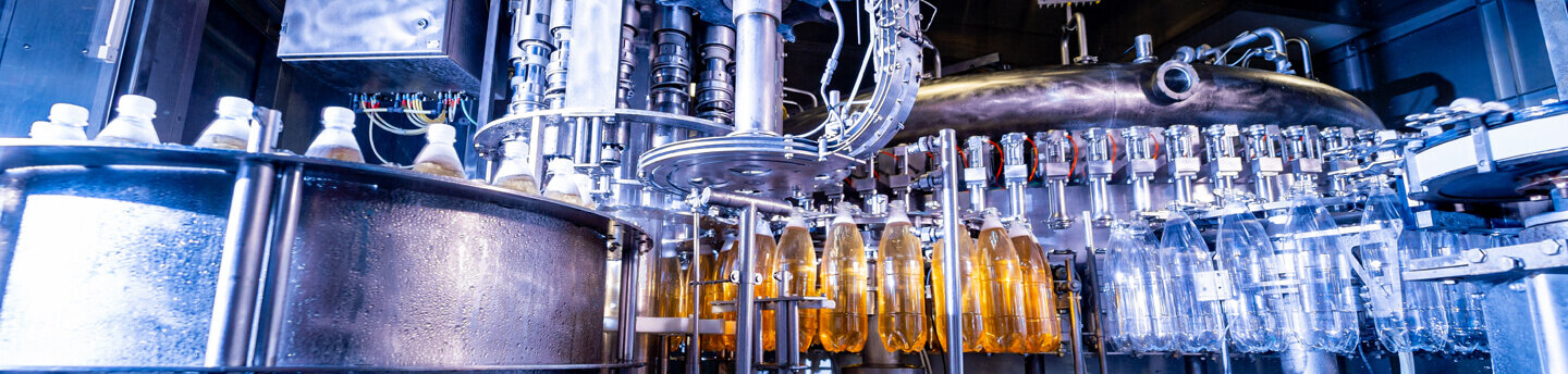 Hygienische Edelstahl‑Messtechnik für Druck und Temperatur in der Getränkeindustrie.