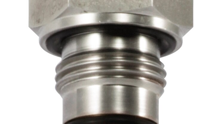 Einschraubgewinde mit einer Goldbeschichtung.