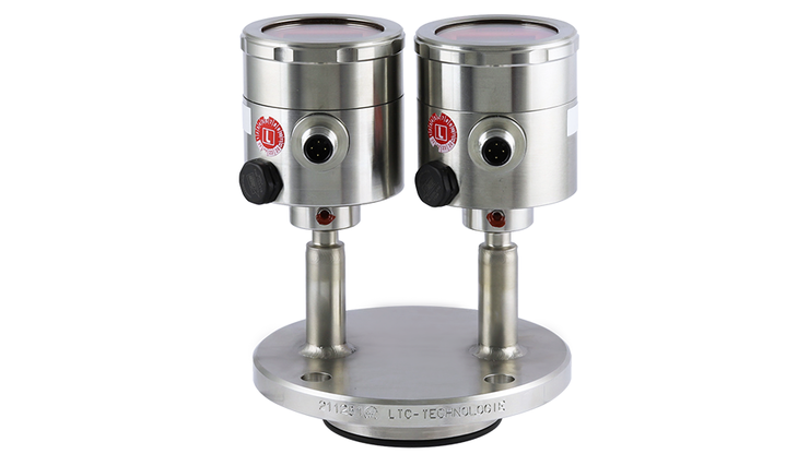 2 Druckmessumformer montiert auf einem Druckmittler mit LTC-Membran.